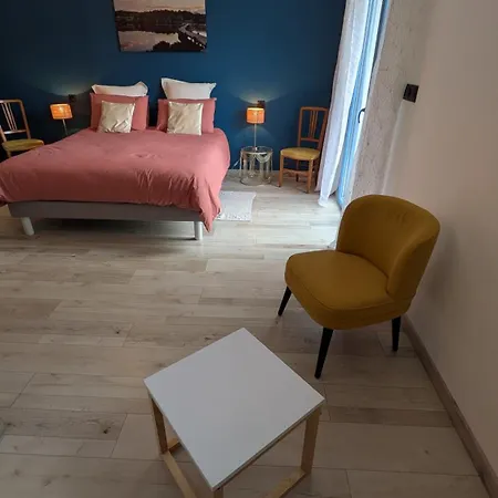 De L'ille, Avec Terrasse Et Parking Prive *