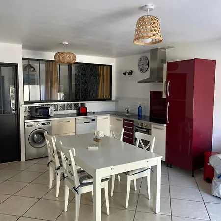 דירה De L'ille, Avec Terrasse Et Parking Prive