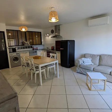 Apartamento De L'ille, Avec Terrasse Et Parking Privé *