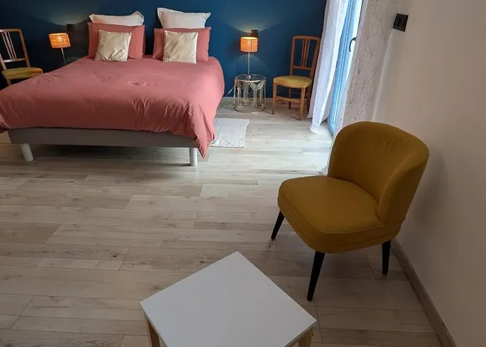 De L'ille, Avec Terrasse Et Parking Prive *