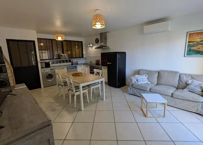Apartment De L'ille, Avec Terrasse Et Parking Prive *
